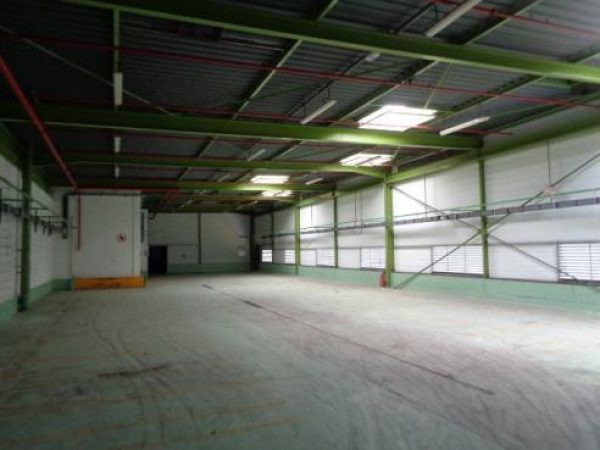 À louer – Locaux Industriels de 25 000 m² divisibles à partir de 1 500 m² à Evreux – Eure (27)